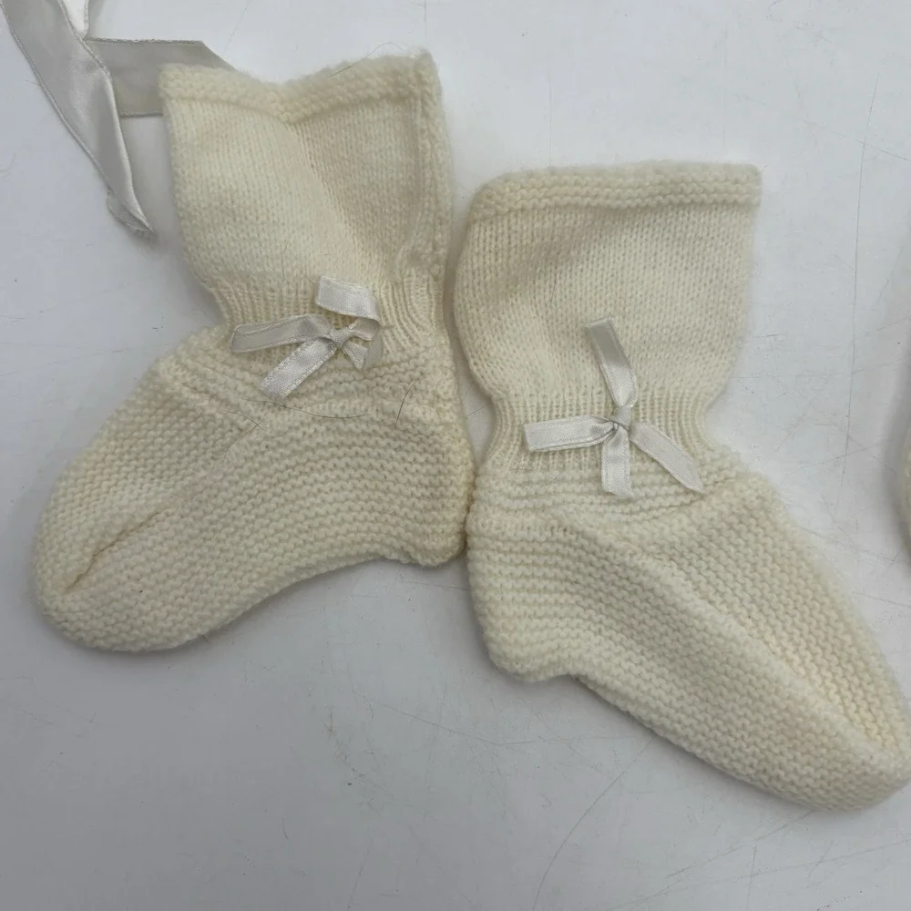 Vintage 1950s Baby Bonnet Lot Knit & Lace 3‎ Bonnets Mittens Booties